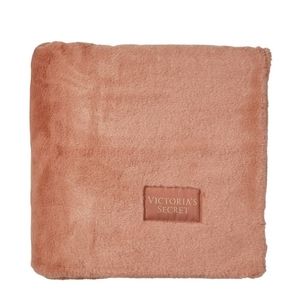 VICTORIA SECRET Faux Fur Blanket NIP